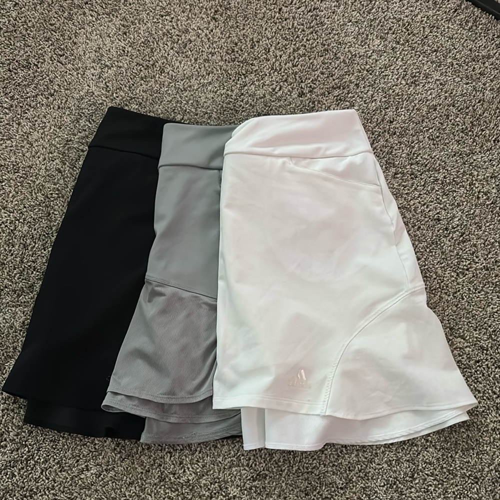 Lot of Women's Adidas Golf Skirt Set - Black, Gray, and White Size Small